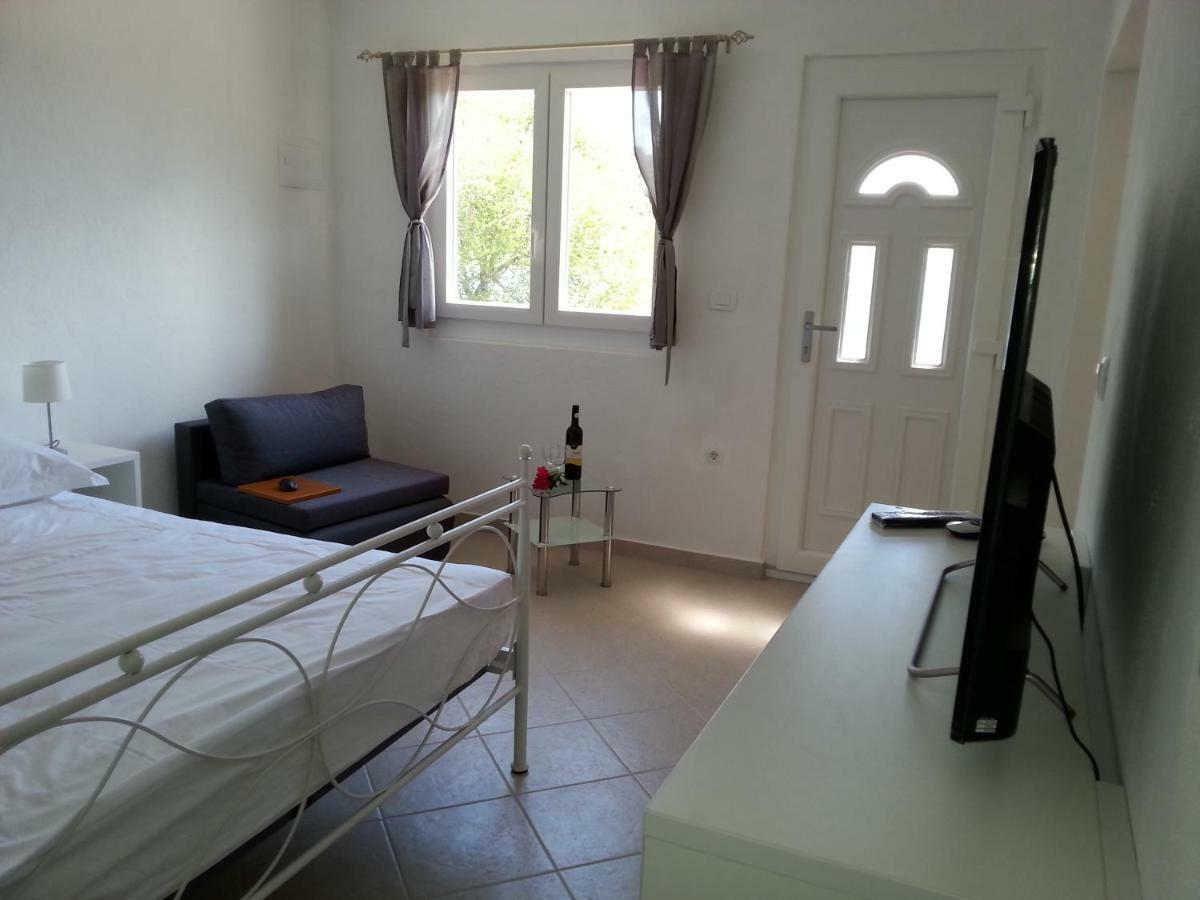 Studio Apartment Luce Marina Εξωτερικό φωτογραφία