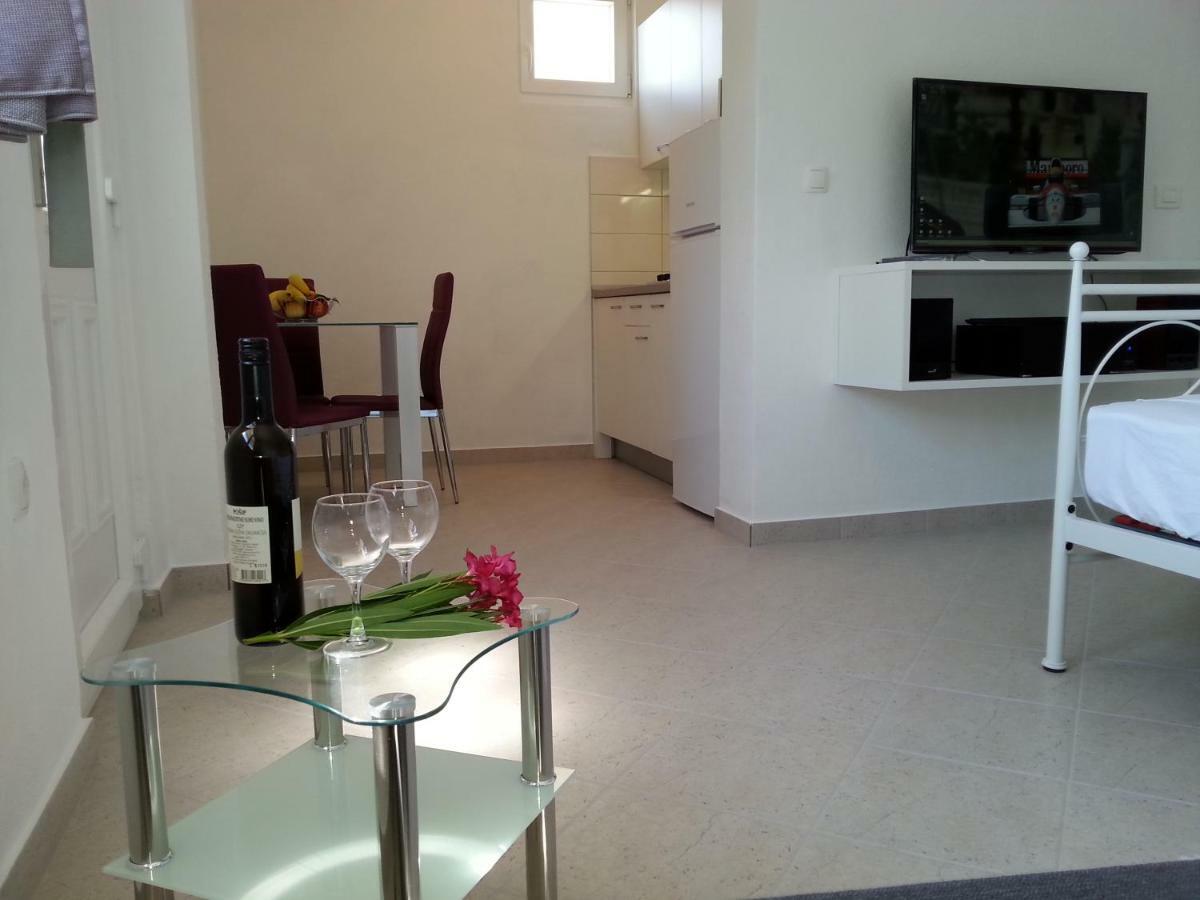 Studio Apartment Luce Marina Εξωτερικό φωτογραφία