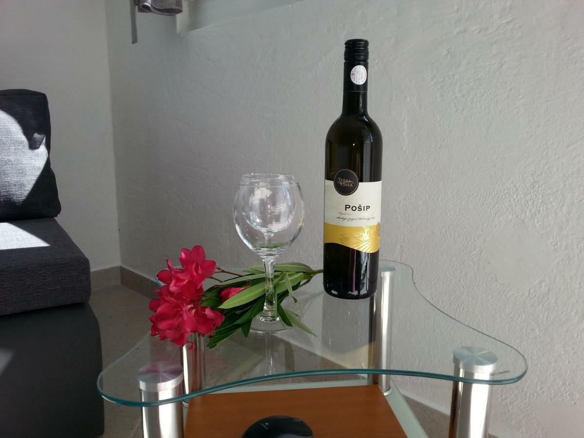Studio Apartment Luce Marina Εξωτερικό φωτογραφία